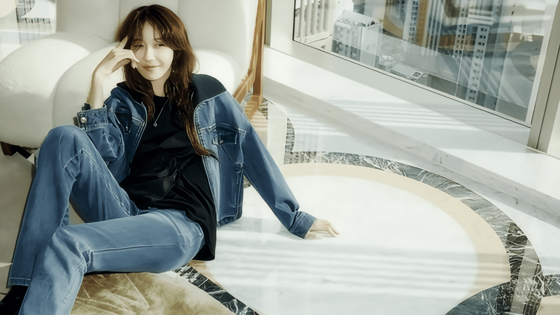 Lee Ji-ah Tinggalkan Aura Misteriusnya, Pamer Foto Lucu Bertema Alien di Media Sosial