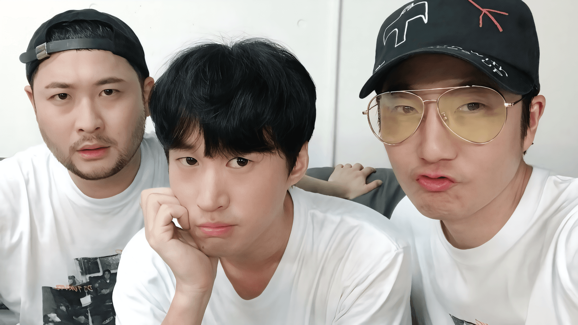 Epik High Ungkap Kisah Persahabatan Kocak dalam Video Pesta Kejutan di Rumah