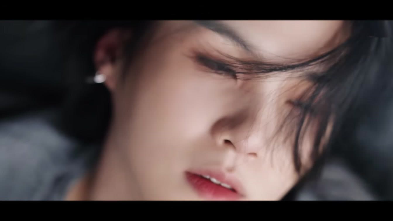 Cara SUGA Memadukan Suara Kuno Korea Dengan K-Pop Modern