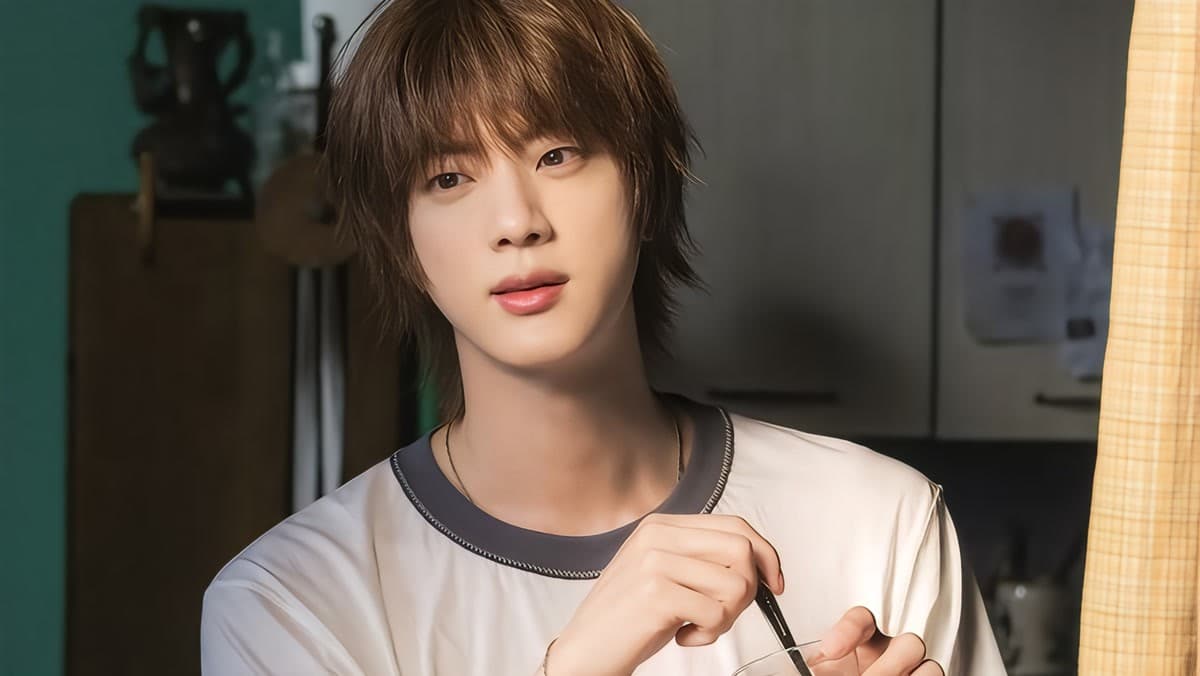 Casing HP BTS Jin Curi Perhatian di Oscar 2026