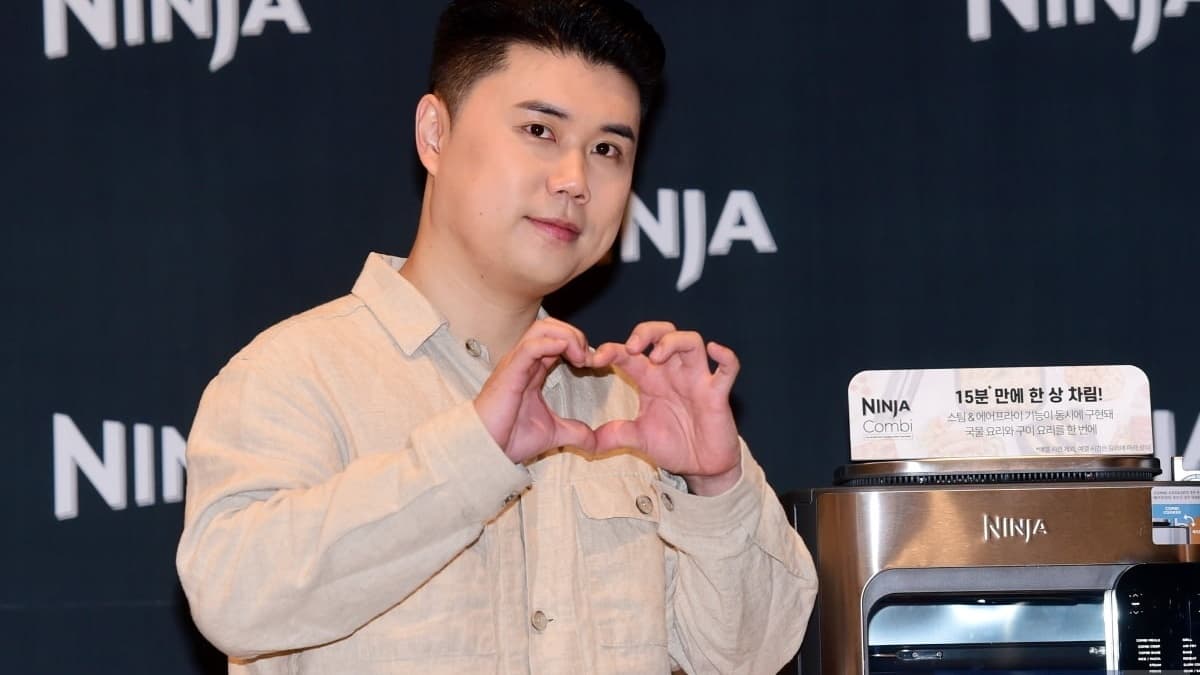 Satu Foto Bersama Karina Membuat Chef Netflix Ini Viral