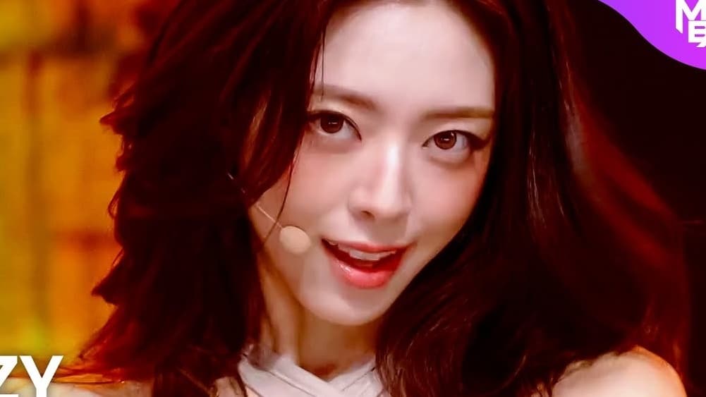 ITZY Yeji Terbang ke Paris saat Tunnel Vision World Tour Memicu Kebangkitan Mengejutkan B-side 2020