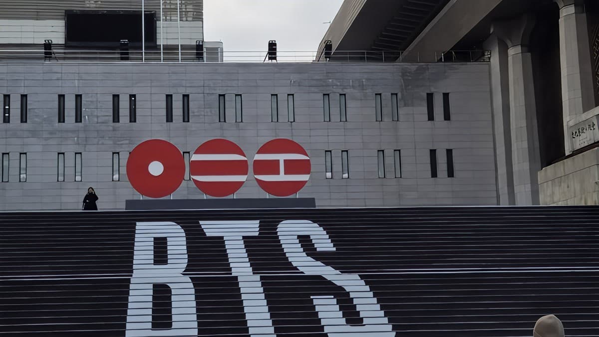 Tidak Ada yang Siap Menyaksikan Cuplikan Pertama "Swim" dari BTS