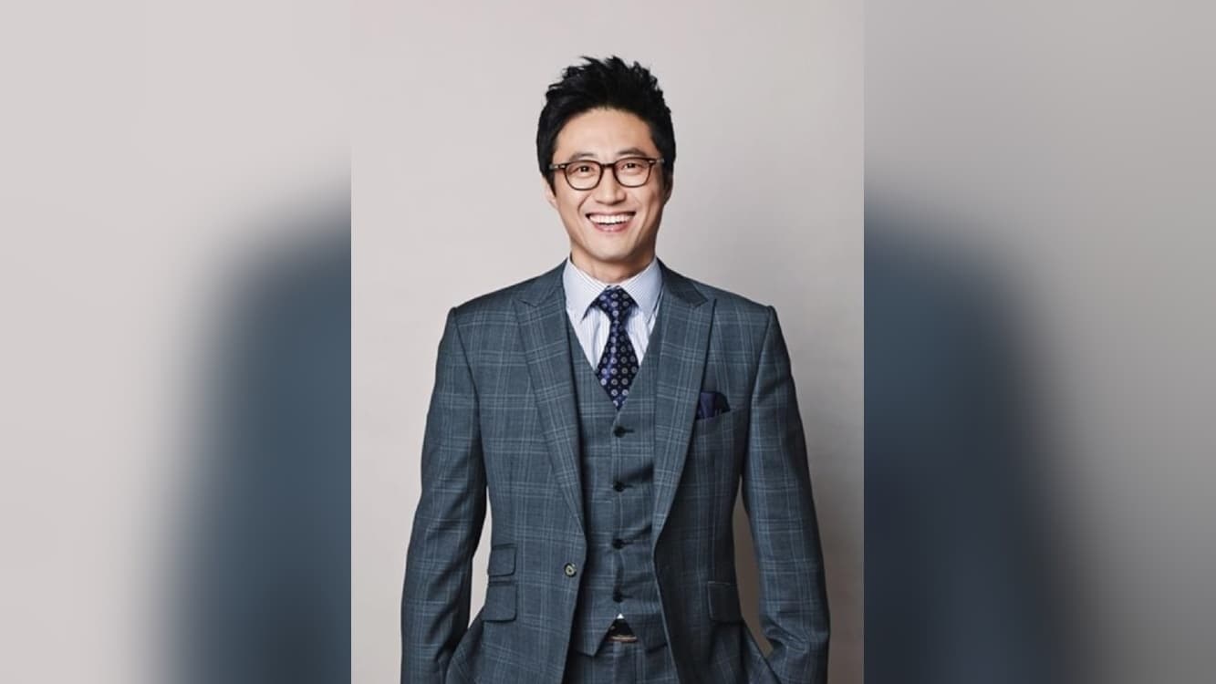 Park Shin-yang Hidupkan Kembali Serenade Ikonik 'Lovers in Paris' di Running Man
