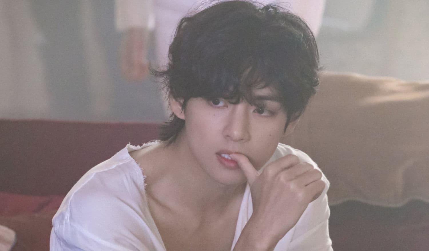 BTS V Mengungkap Surat yang Membantunya Melewati Wajib Militer