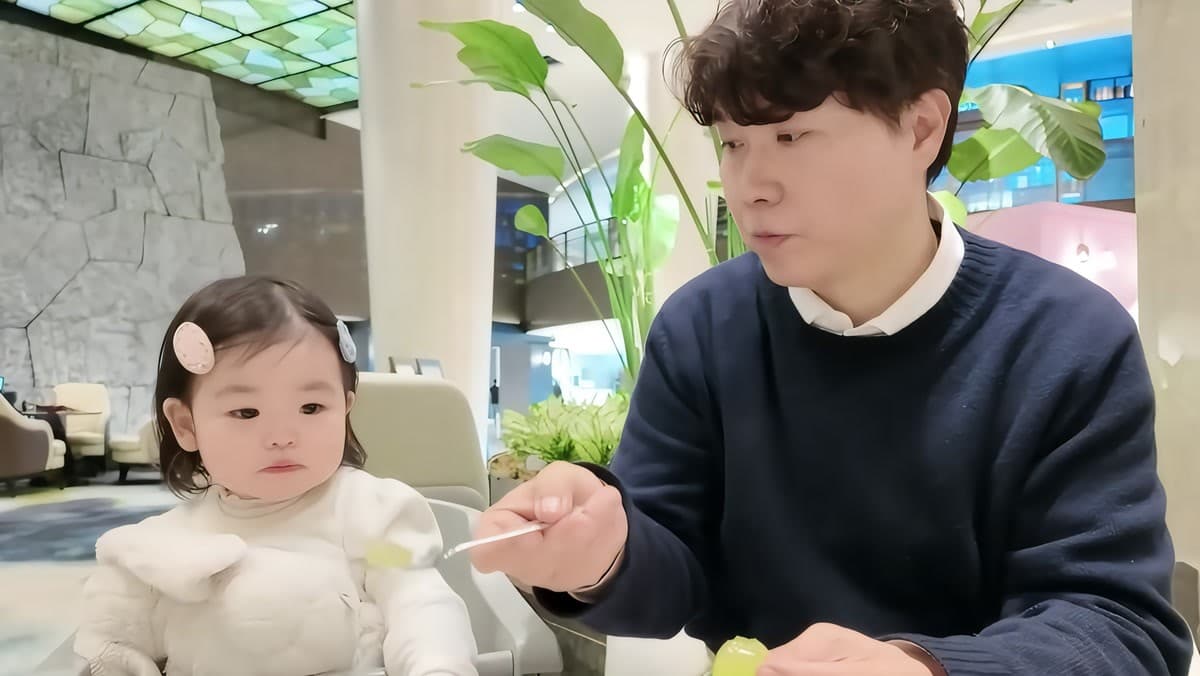 Putri Park Soo-hong, Jae-i, Teken Kontrak Iklan ke-18 di Usia 17 Bulan — dan Menyapa 100 Orang di Penerbangan Pertamanya