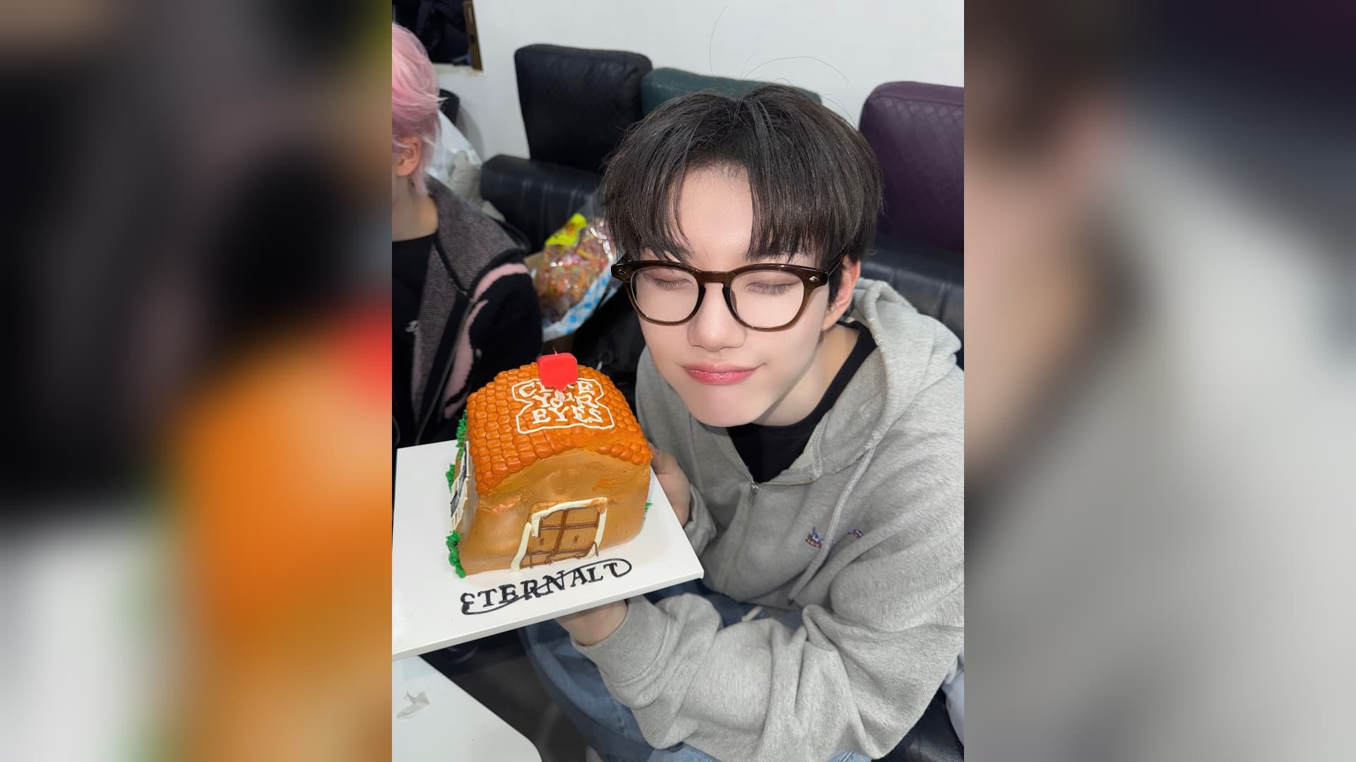 Close Your Eyes Tembus 1,2 Juta Penjualan dalam 10 Bulan — Comeback April Dikonfirmasi