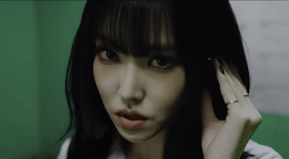 YUJU Berbagi Kisah di Balik "첫사랑은 저주다" — Cinta Pertama sebagai Kutukan Abadi