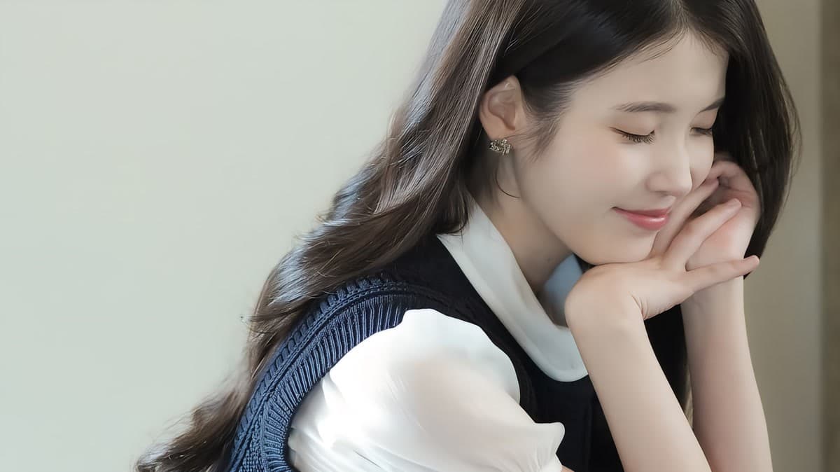 IU Ungkap Alasan Diam-Diam Menghadiri Konser TWICE