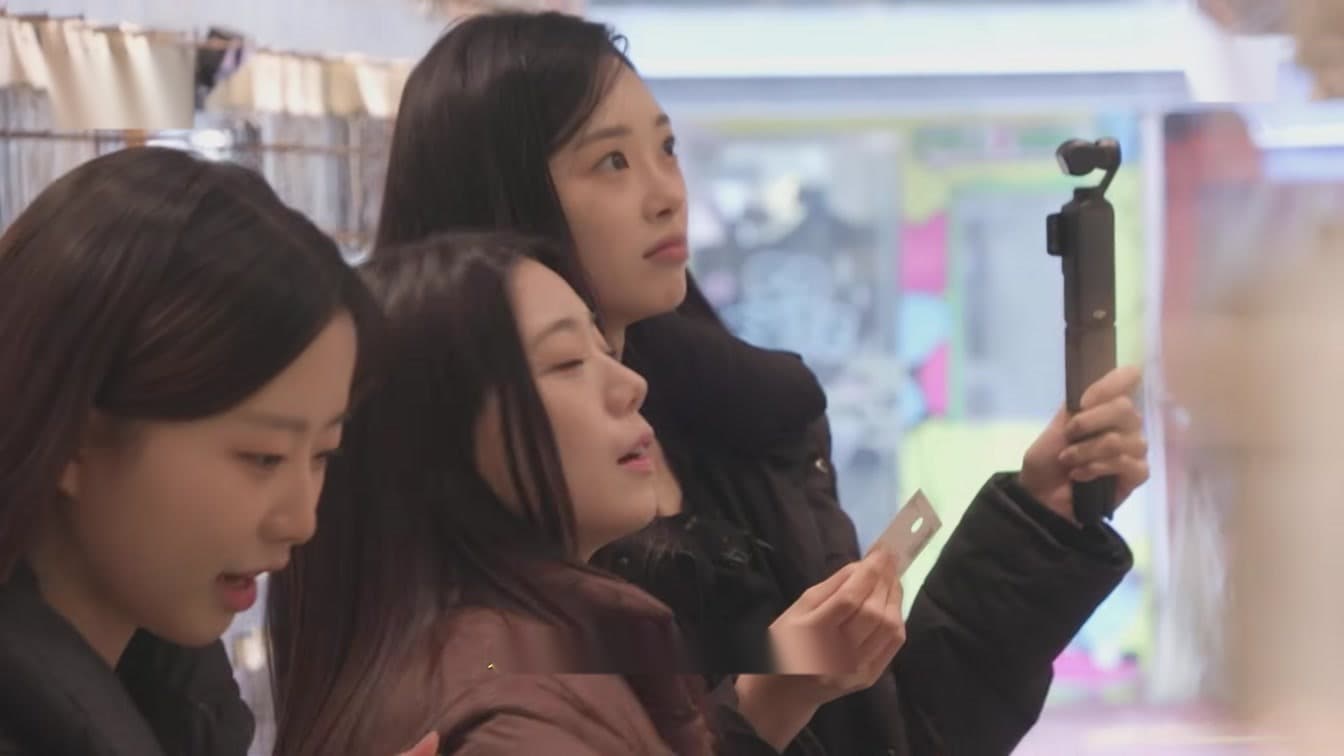 Peserta 'Fly Chick' JTBC Memukau Hongdae dengan Busking Spontan