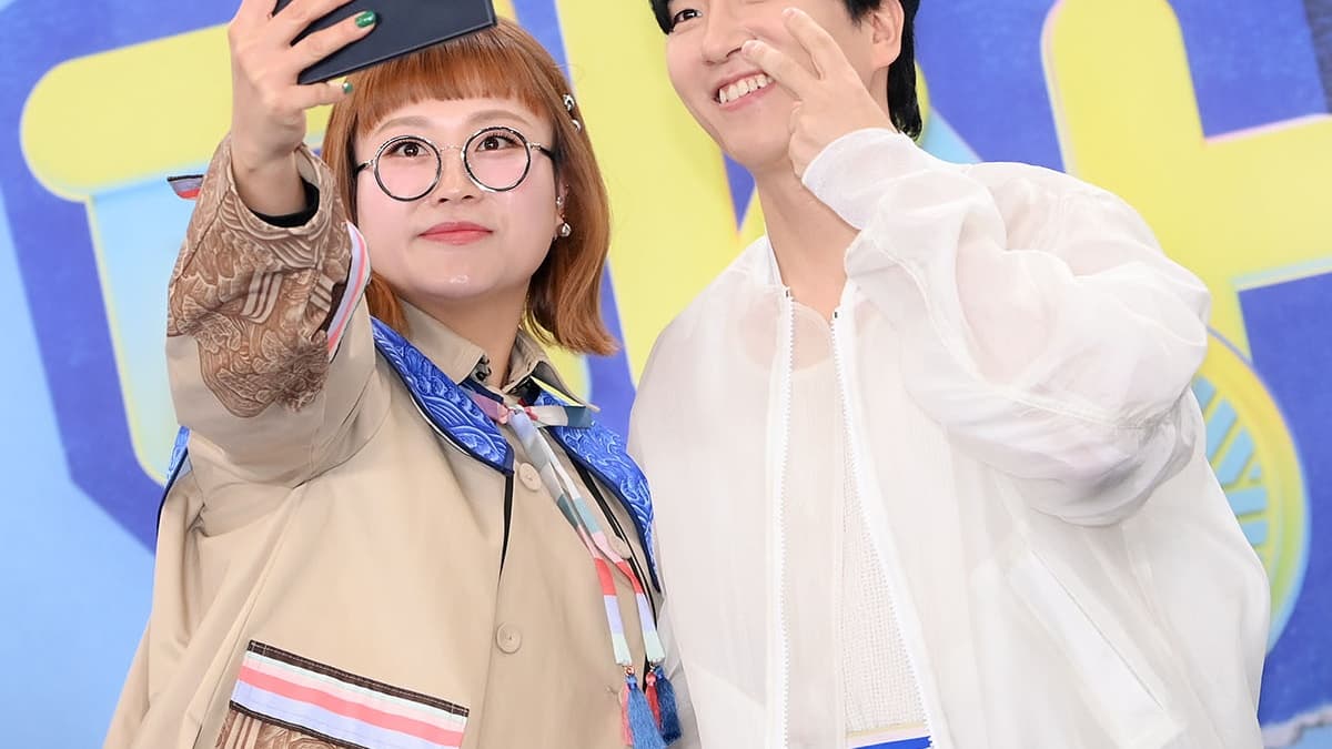 Legenda 59 Tahun Shin Seung-hun Terharu Melihat Foto "Putri" AI di Acara Variety Show