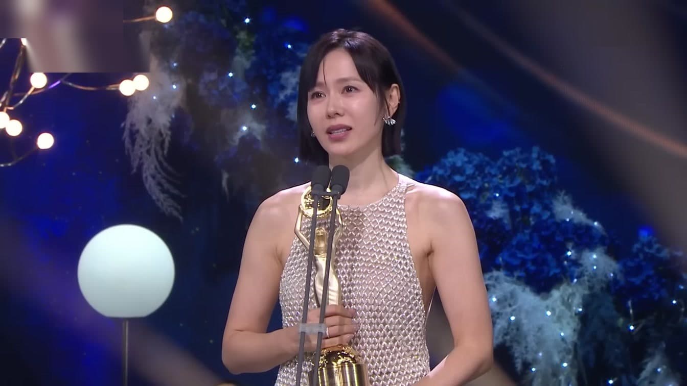 Son Ye-jin Pernah Jadi Penggemar Belia — Foto Lawas Ini Jadi Buktinya