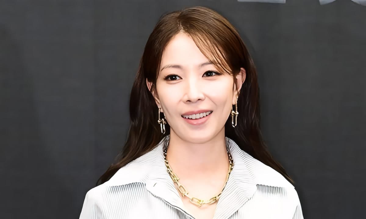 BoA Menulis Ulang Buku Panduan Kemandirian K-Pop Setelah 25 Tahun di SM