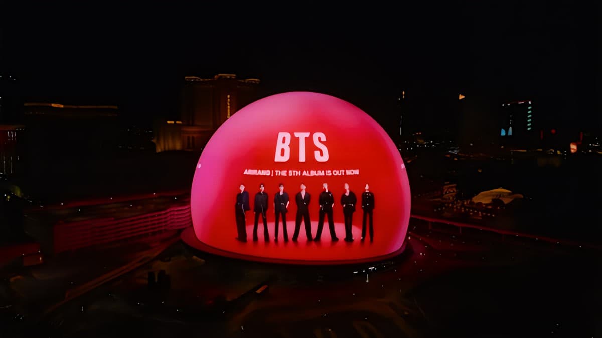 BTS Warnai Las Vegas Merah Lewat Kampanye ARIRANG