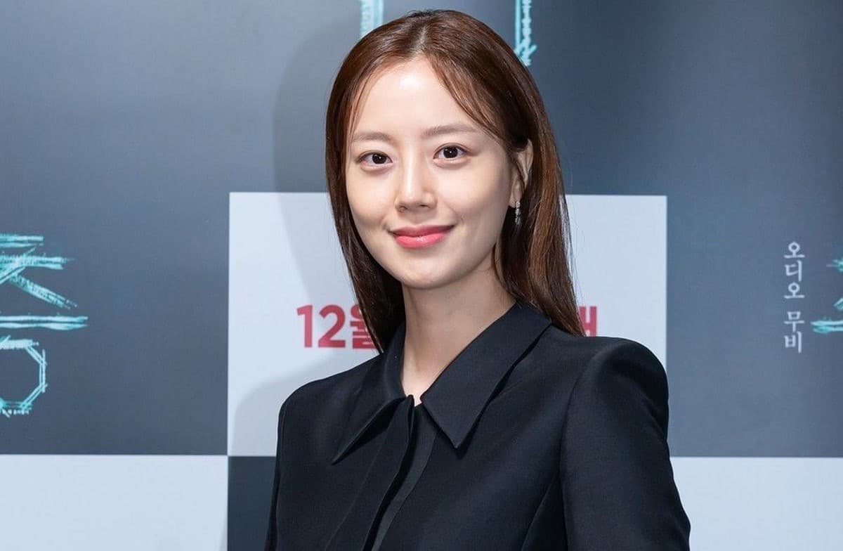 Foto Pernikahan Moon Chae-won Menampilkan Sisi yang Lebih Dekat