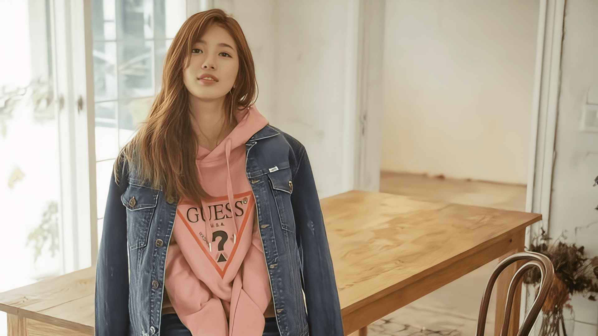 Suzy Memukau dalam Kampanye GUESS 2026 Spring Denim, Siap Debut di Disney+