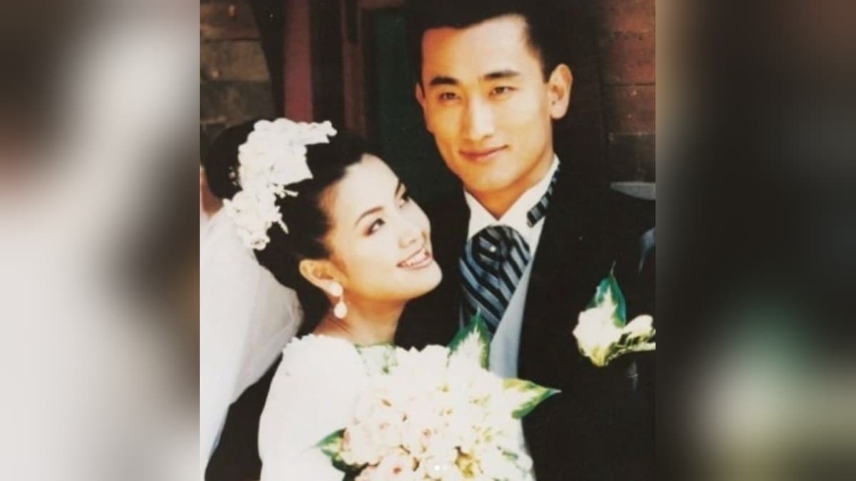 Shin Ae Ra dan Cha In Pyo Rayakan 31 Tahun Pernikahan dengan Duet Paling Manis di Rumah