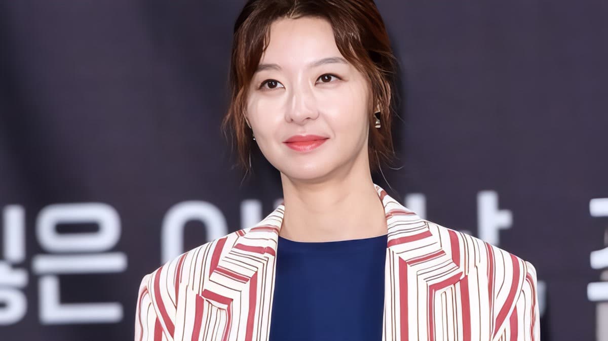 Song Seon-mi di Usia 51 Mengungkap Rahasianya Menua dengan Anggun Tanpa Prosedur